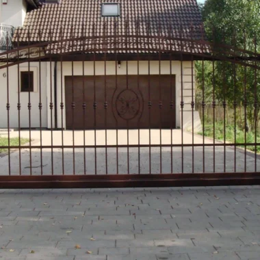 brama wjazdowa przesuwna D013