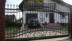 brama wjazdowa przesuwna z ogrodzeniem