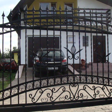 brama wjazdowa przesuwna z ogrodzeniem