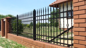 brama wjazdowa przesuwna z ogrodzeniem D04